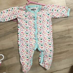Baby girl Flower footies 🌸